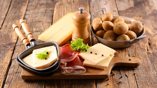 Queso Raclette Con Carne Patata — Foto de Stock