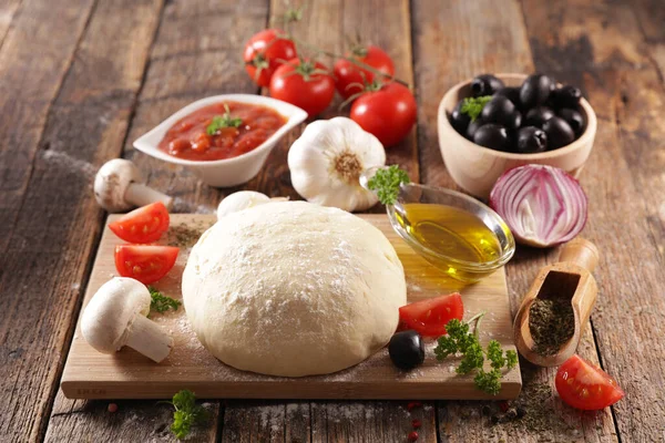 Raw Dough Pizza Ingredient Board — Stock Photo, Image