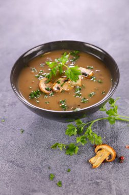 Maydanozlu mantar çorbası.