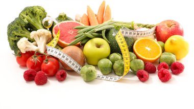 beyaz arka planda meyve ve sebze - sağlıklı gıda konsepti