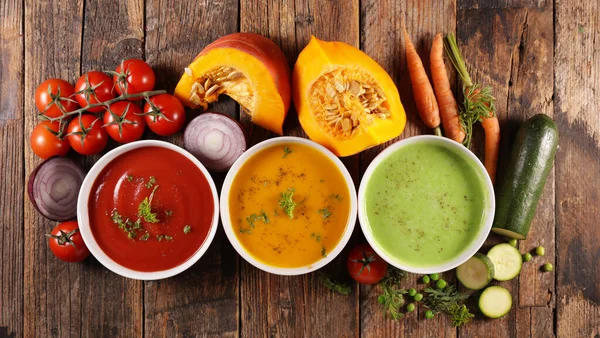 Różne Kolorowe Zupy Warzywne Pomidor Dynia Zupa Cukinia — Zdjęcie stockowe