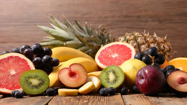 Composizione Frutta Fresca Fondo Legno — Foto Stock