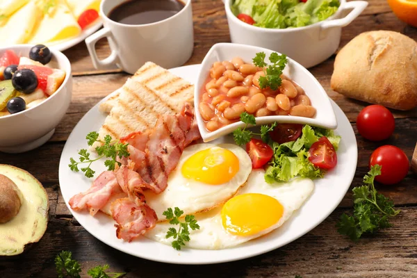 Breakfast Toast Bean Fried Egg Bacon — Stock Photo, Image