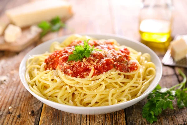 Espaguete Com Molho Tomate Parmesão — Fotografia de Stock