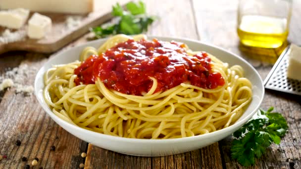 Спагетти Томатным Соусом Пармезаном — стоковое видео