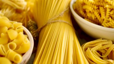 Çiğ makarna çeşitleri.