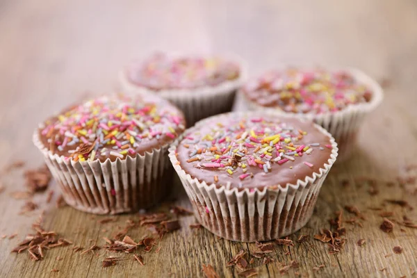 Leckerer Schokoladenkuchen Und Bonbons — Stockfoto