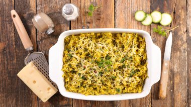 Krem ve peynirli kabak graten.