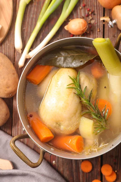 Sup Ayam Dengan Sayuran Dan Herbal — Stok Foto