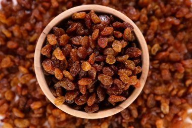 Bir kase kuru üzüm arkaplanı.