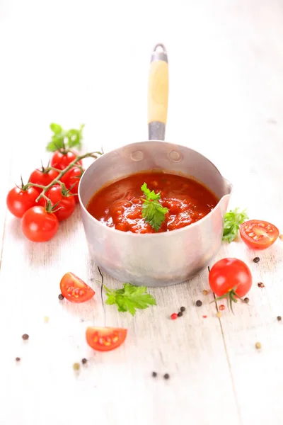 Salsa Tomate Con Hierbas Frescas Tomates Cazuela — Foto de Stock