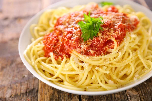 Espaguete Com Molho Tomate Parmesão — Fotografia de Stock