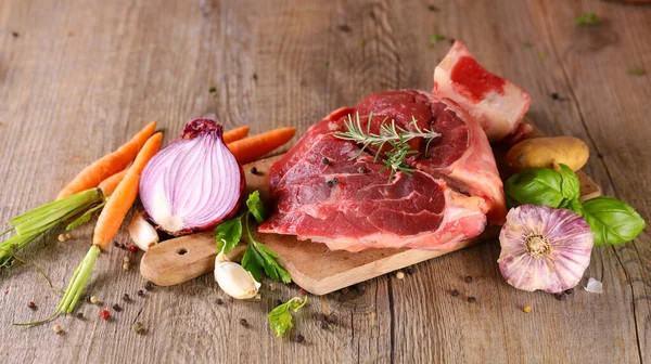 Raw Beef Vegetable Wooden Board — Stock Photo, Image