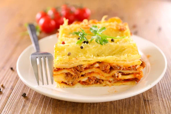 Lasagne Mieloną Wołowiną Sosem Pomidorowym Serem — Zdjęcie stockowe