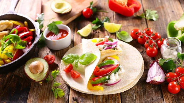 Fajitas Pollo Alla Griglia Messicana Con Verdure — Foto Stock