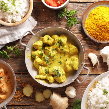 Hint yemeği ve baharatlı tavuk.