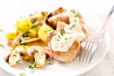 Mantar soslu fileminyon.