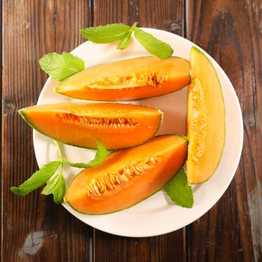 kavun dilimi ve nane yaprağı