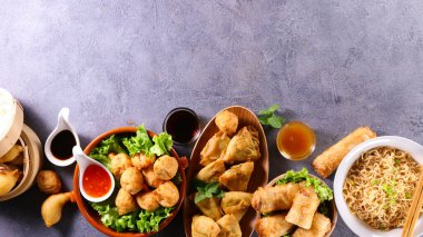 Çeşitli Asya yemeklerinin bileşimi