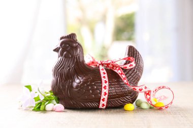 Yay ve paskalya tavuğu yumurtası