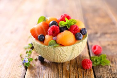 kavunlu ve meyveli meyve salatası