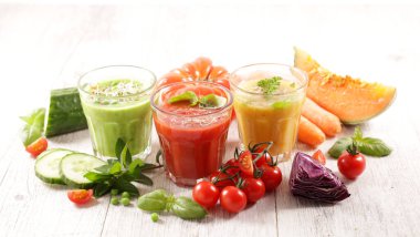 Bir çeşit gazpaco-sebze kokteyli, smoothie.