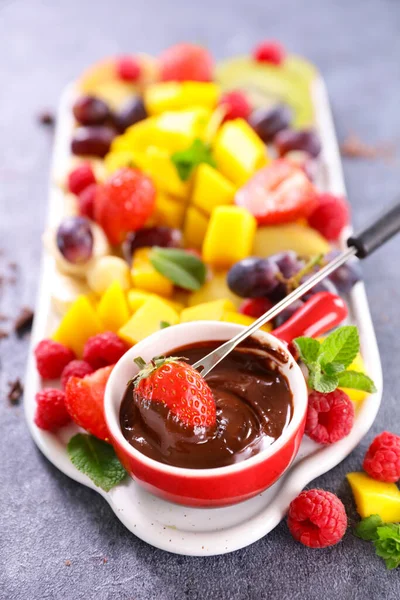 Fondue Chocolate Con Frutas Jugosas —  Fotos de Stock