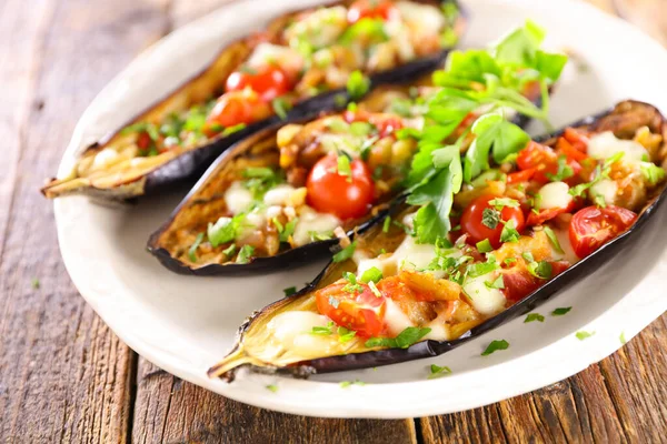 Gebackene Auberginen Mit Tomaten Und Mozzarella — Stockfoto