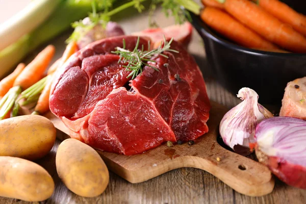 Rauw Rundvlees Met Groenten — Stockfoto