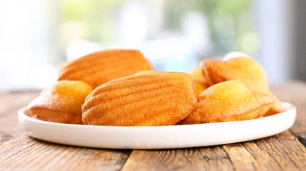 Madeleine Kuchen Auf Holz Hintergrund — Stockfoto