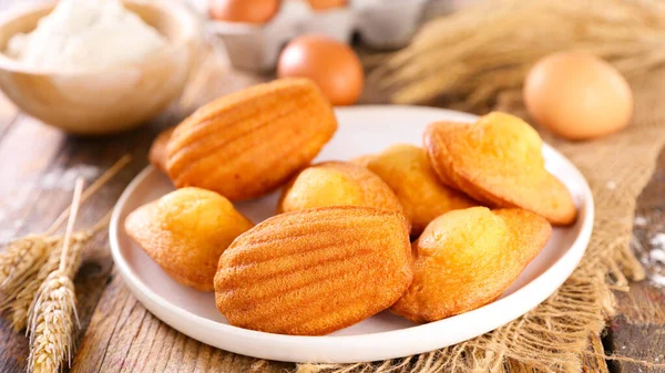 Torta Madeleine Sobre Fondo Madera — Foto de Stock