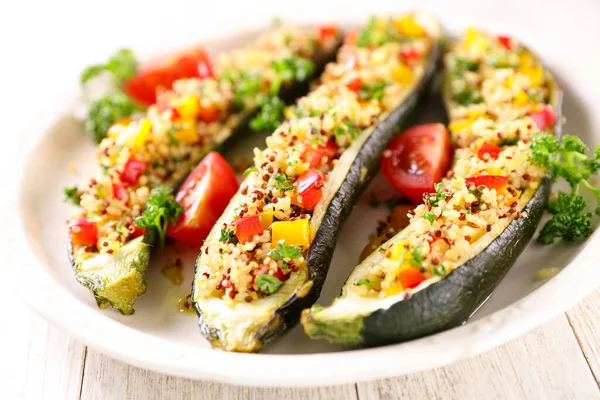 Zucchinifüllung Mit Quinoa Und Gemüse — Stockfoto