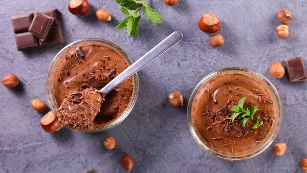 Schokoladenmousse Und Haselnuss — Stockfoto