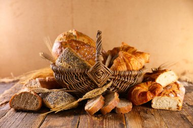 Çeşitli ekmek ve hamur işleri.