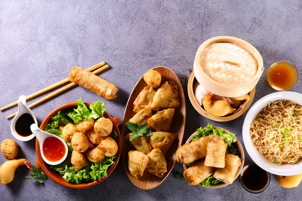 Assorted Asian Dishes Samosa Fried Noodles Spring Roll — Stock Photo, Image