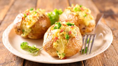 Peynirli fırında patates ve sebze.