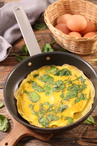 Omelette Spinach Wooden Board — Stock Photo, Image