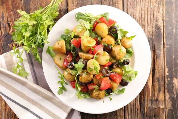 Aardappelsalade Met Tomaat Olijf — Stockfoto