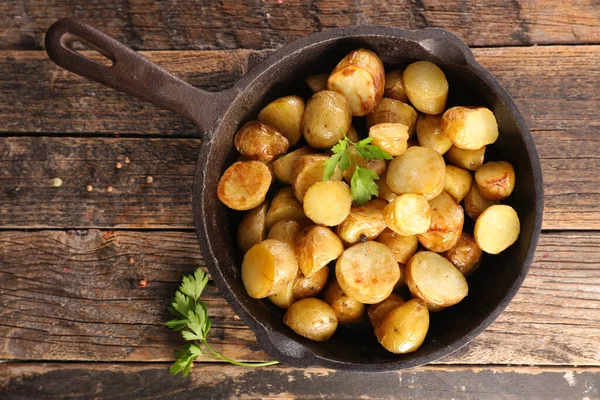 Stekt Potatis Med Örter Ovanifrån — Stockfoto