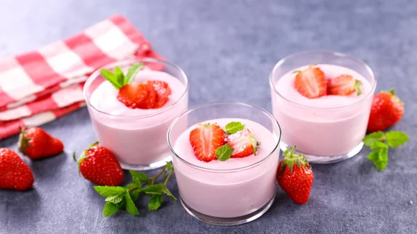 Mousse Fragole Dessert Yogurt Fragole — Foto Stock