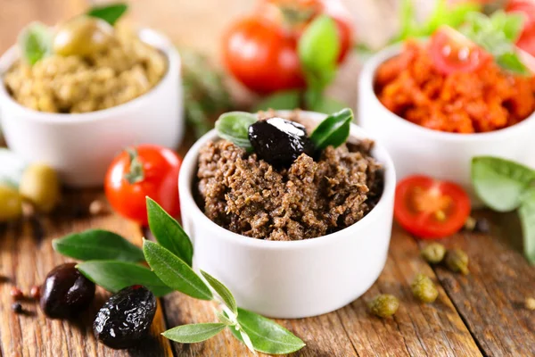 Assorted Tapenade Black Green Olive Tomato — Stock Photo, Image