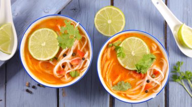 Noel ve baharatlı Çin çorbası.