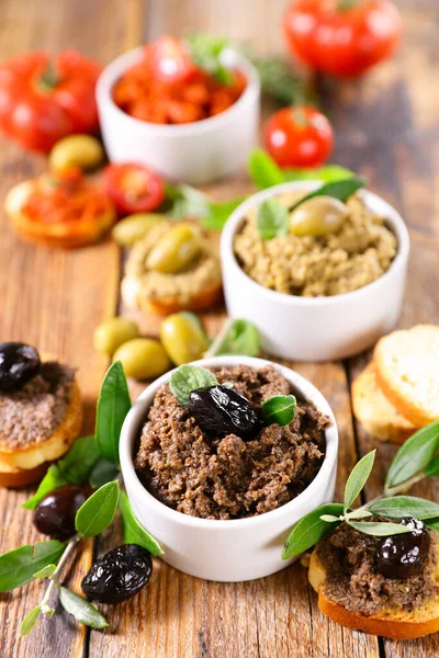 Válogatott Antipasto Tapenade Faággal — Stock Fotó