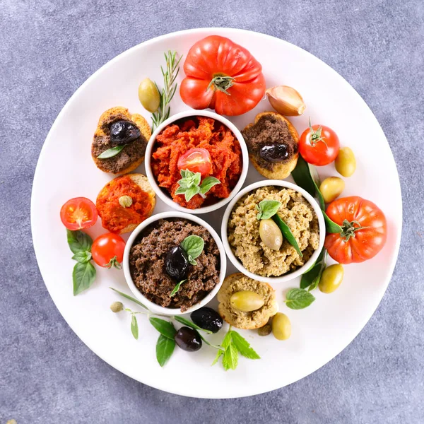 Plate Mediterranean Canape Tapenade — 스톡 사진