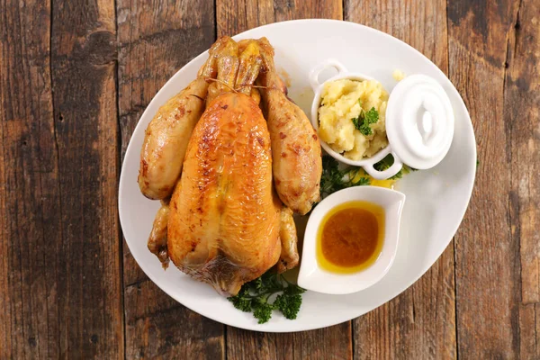 Ψητό Κοτόπουλο Πουρέ Πατάτας Και Σάλτσα — Φωτογραφία Αρχείου