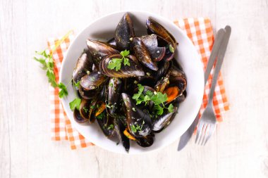 Kasede maydanozlu midye