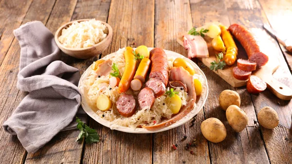 Choucroute Chou Saucisse — Photo