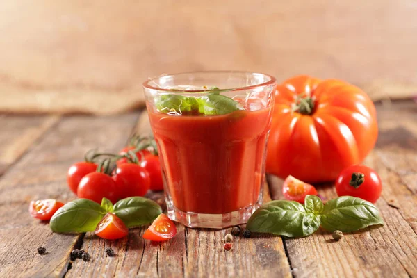 Tomat Och Basilika Juice Gazpacho Eller Smoothie — Stockfoto