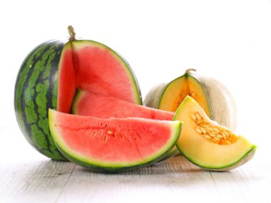 Dilimlenmiş karpuz ve kavun.