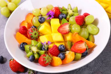 Taze meyve salatası.
